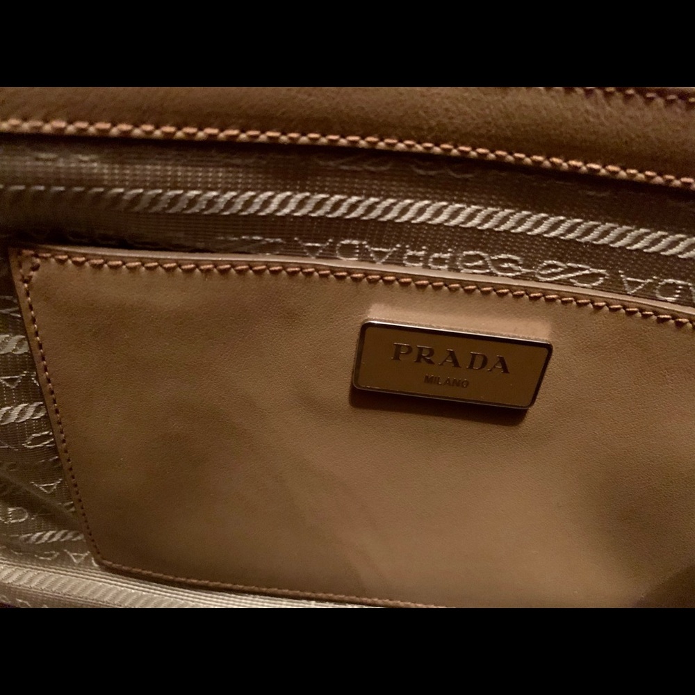 Classic Prada Leather Handbag in Caramel👜 - Picture 8 of 16